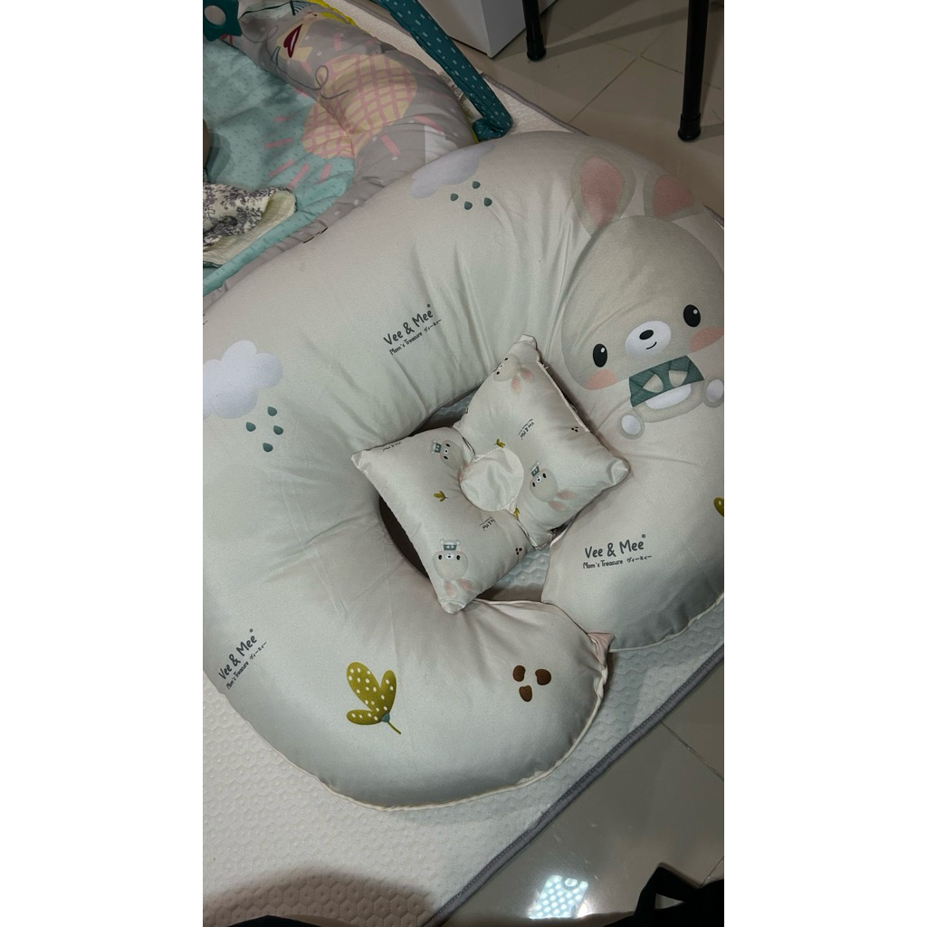 Bantal Menyusui Vee & Mee