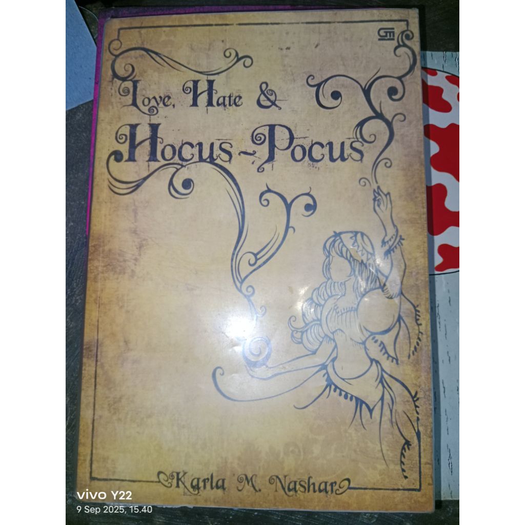 Novel bekas (Original)Love Hate & Hocus Pocus