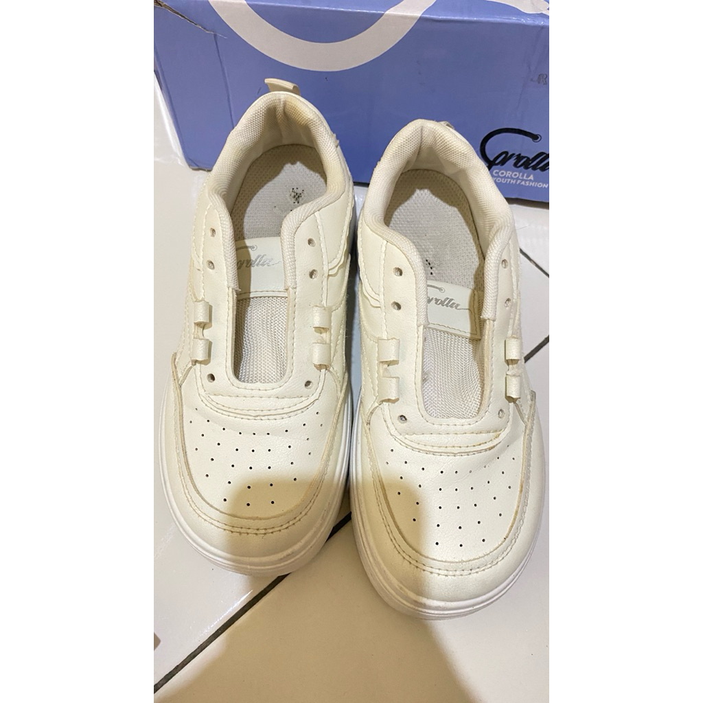 preloved sepatu putih wanita