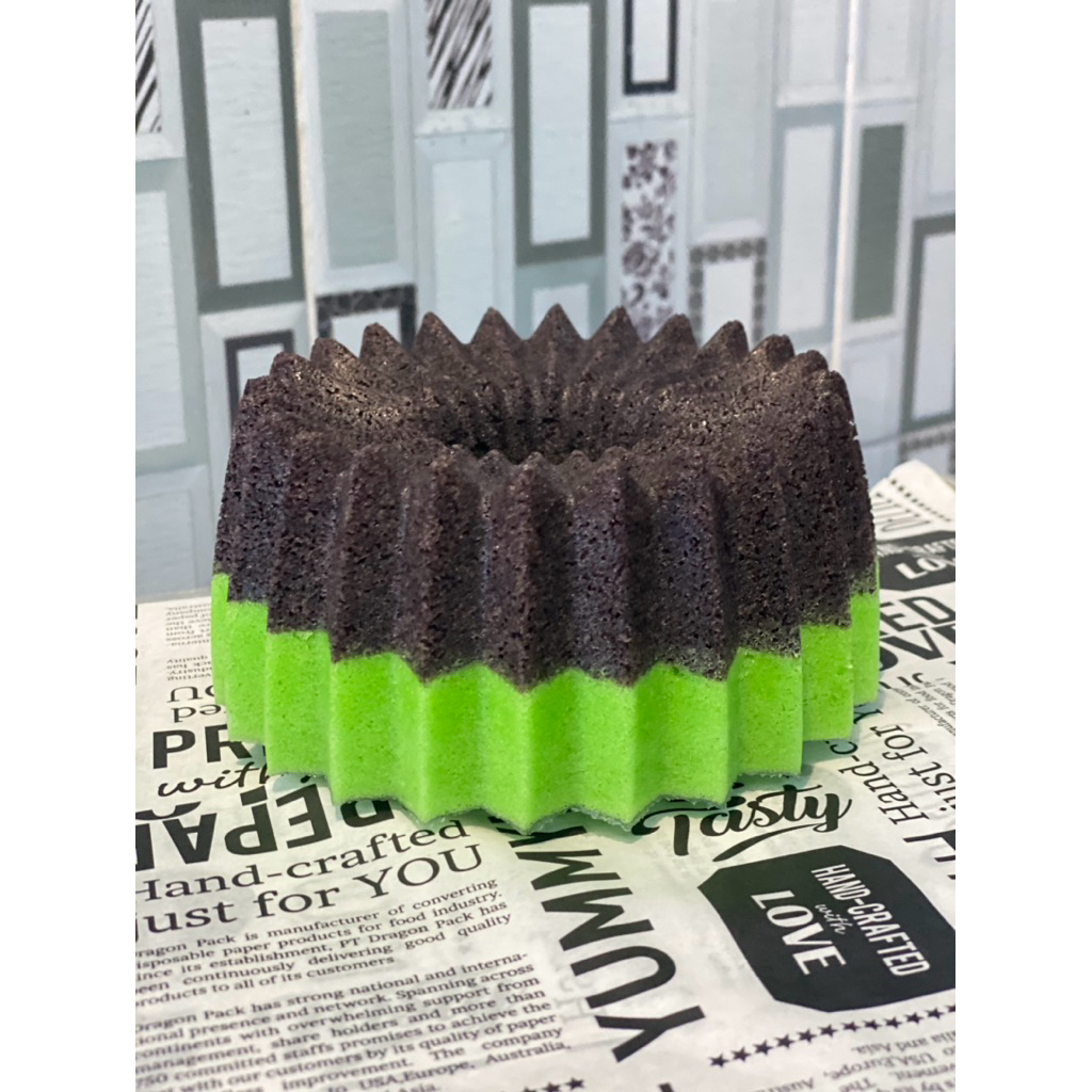 

Bolu ketan hitam keju lumer - bolu pandan mix ketan hitam isi keju - diameter 15cm