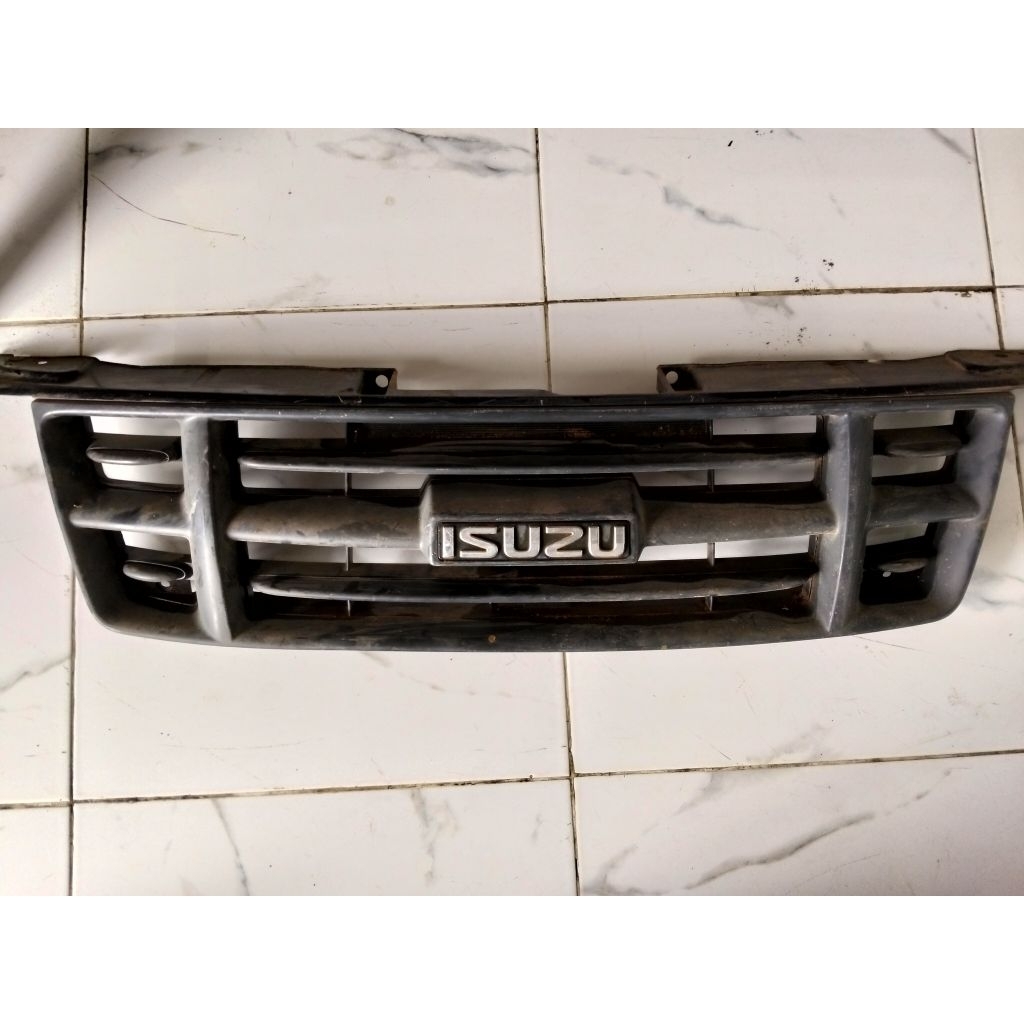 GRILL ISUZU D-MAX 3000