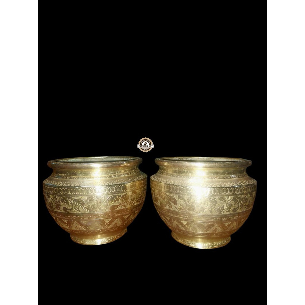 Periuk / bokor ukir kuningan kuno