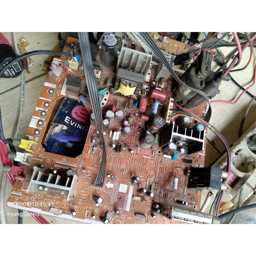 mesin tv Sharp Alexander slim 21 normal siap pakai