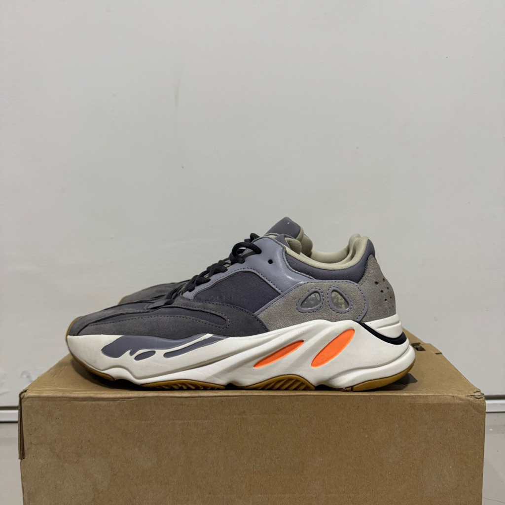 yeezy 700 “metallic”