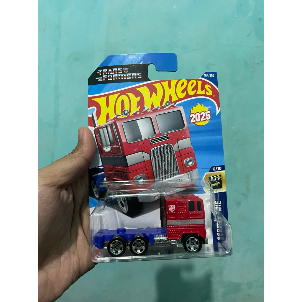 HOTWHEELS OPTIMUS PRIME