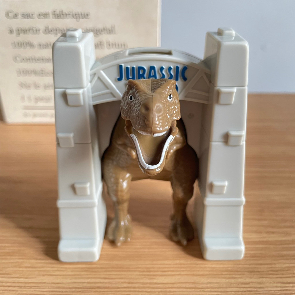 Preloved Jurassic World Park T-Rex Gate Universal Studios Japan Diorama Happymeal Mcdonalds Jepang F