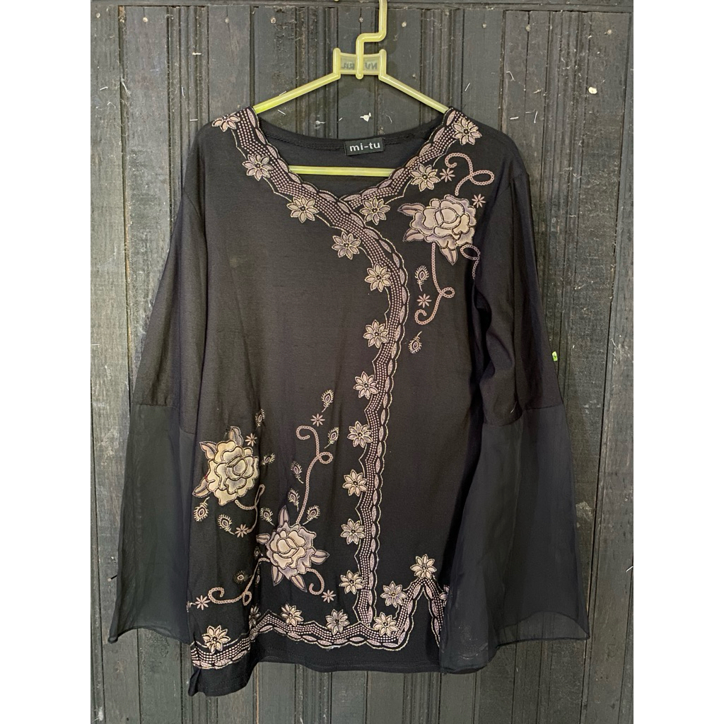 Prelov baju manik manik