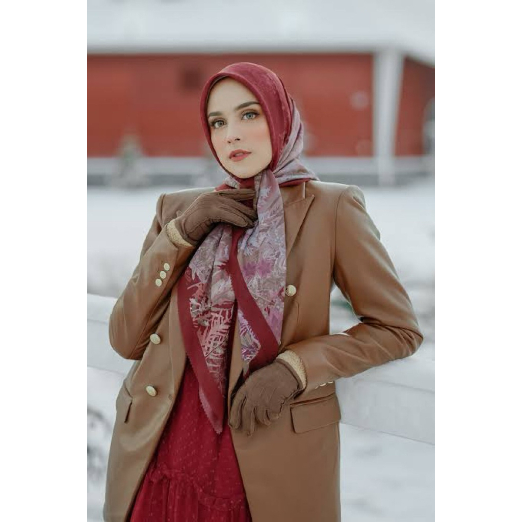 as is Frozen teaberry Buttonscarves