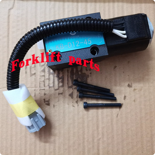 Suku cadang forklift Komatsu 12v transmisi otomatis katup solenoid slot maju dan mundur katup soleno