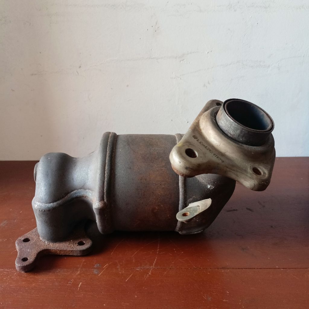 KATALIS KNALPOT BAGIAN ATAS HONDA BRIO MOBILIO COPOTAN ORIGINAL