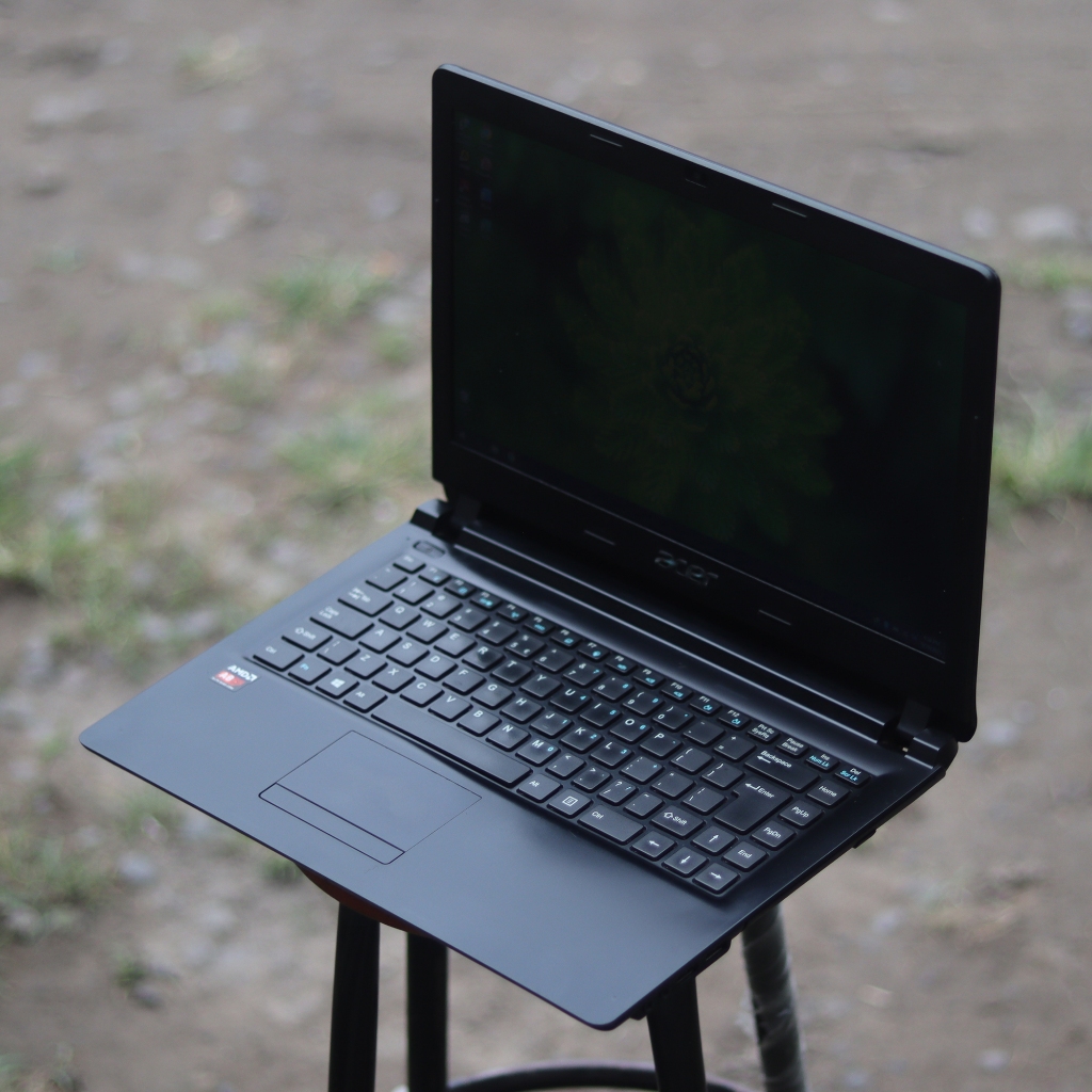 Laptop Acer Z3-451 AMD A8 RAM 8B | Bisa Buat Editing Lengkap Tinggal Pakai