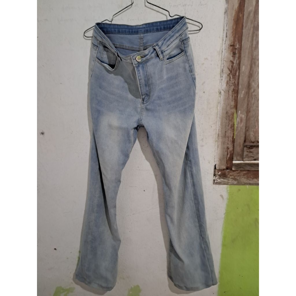 PRELOVED JEANS CUTBRAY