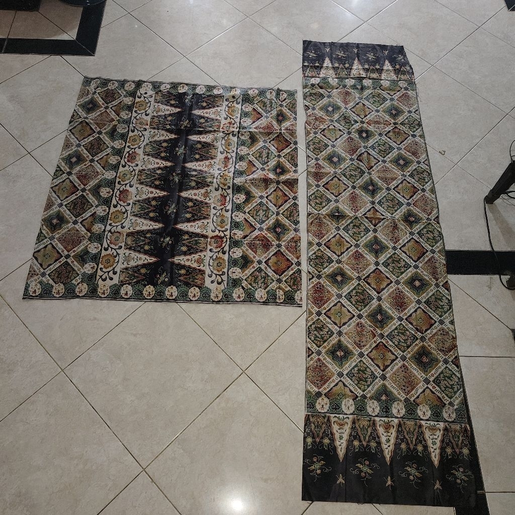 sepasang kain batik sarung dan selendang peninggalan