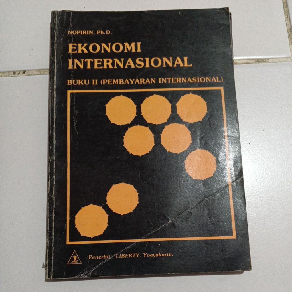 Buku ekonomi internasional