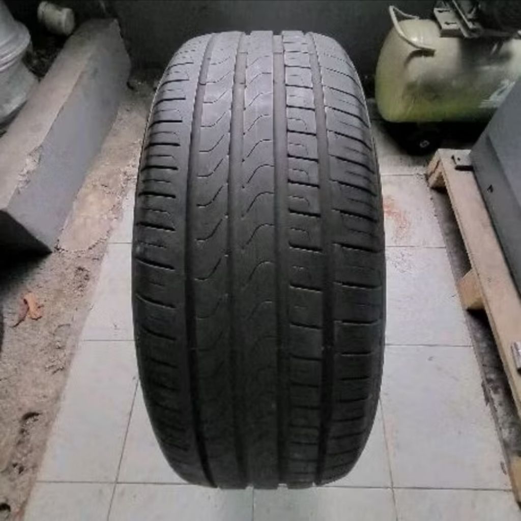 Ban Mobil Copotan Ring 21 Pirelli Ukuran 295/40 R21 Second Tubles