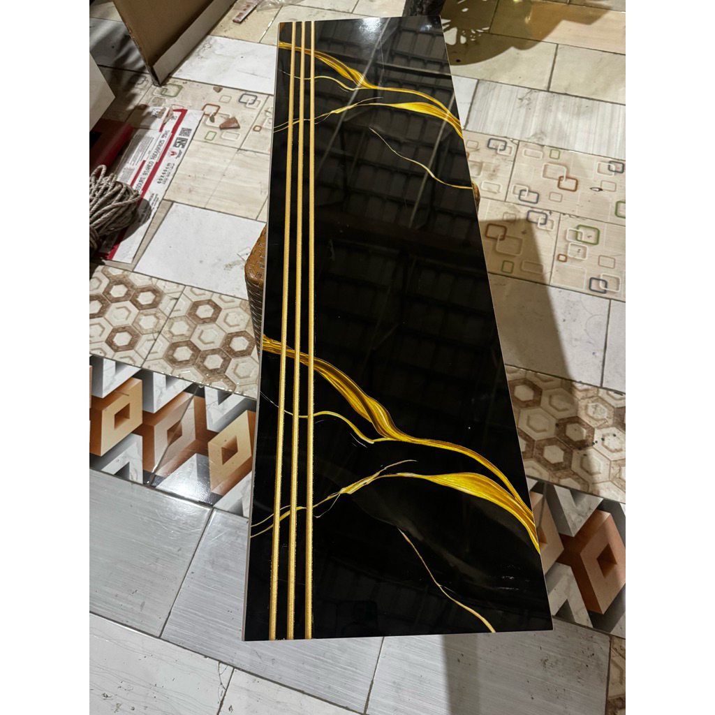 granit tangga costume ukuran  hitam motif emas garis emas