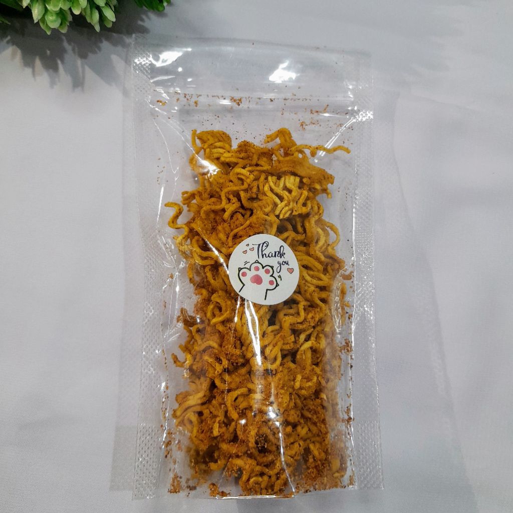 

Cemilan mie kremes | mie kriuk | mie goreng kering | mie kremes pedass