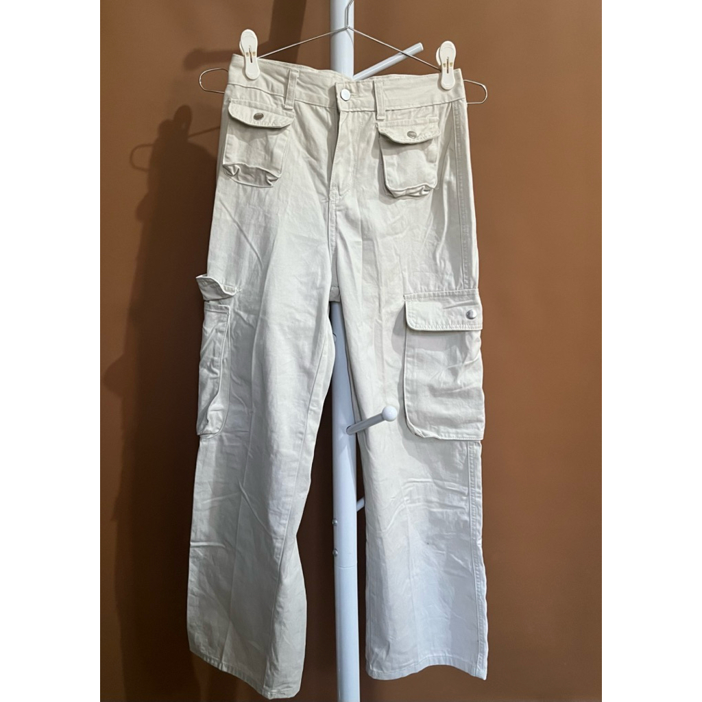 Celana Cargo Highwaist Wanita (Warna Cream)