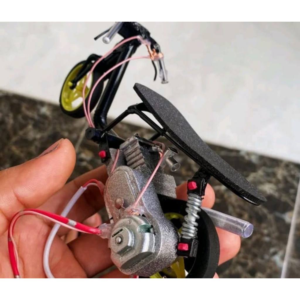 DIECAST MINIATUR MOTOR DRAG HONDA SCOOPY DONAT SCALA1:16