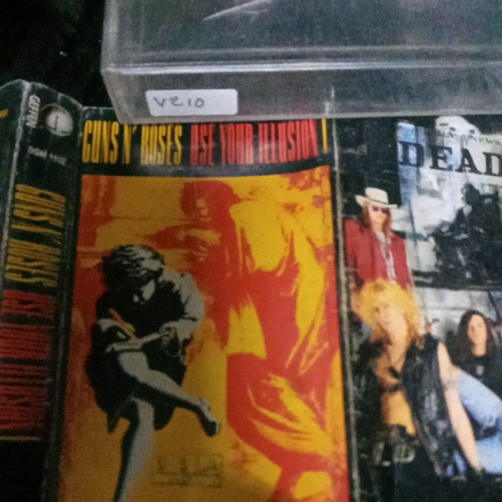 kaset pita GUNS N' ROSES V210