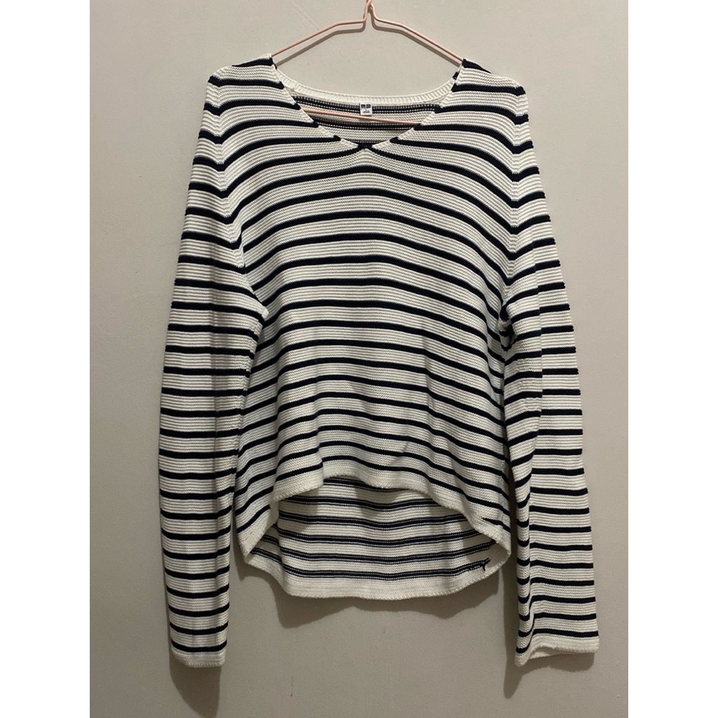Uniqlo 3D knit cotton sweater | v neck | striped
