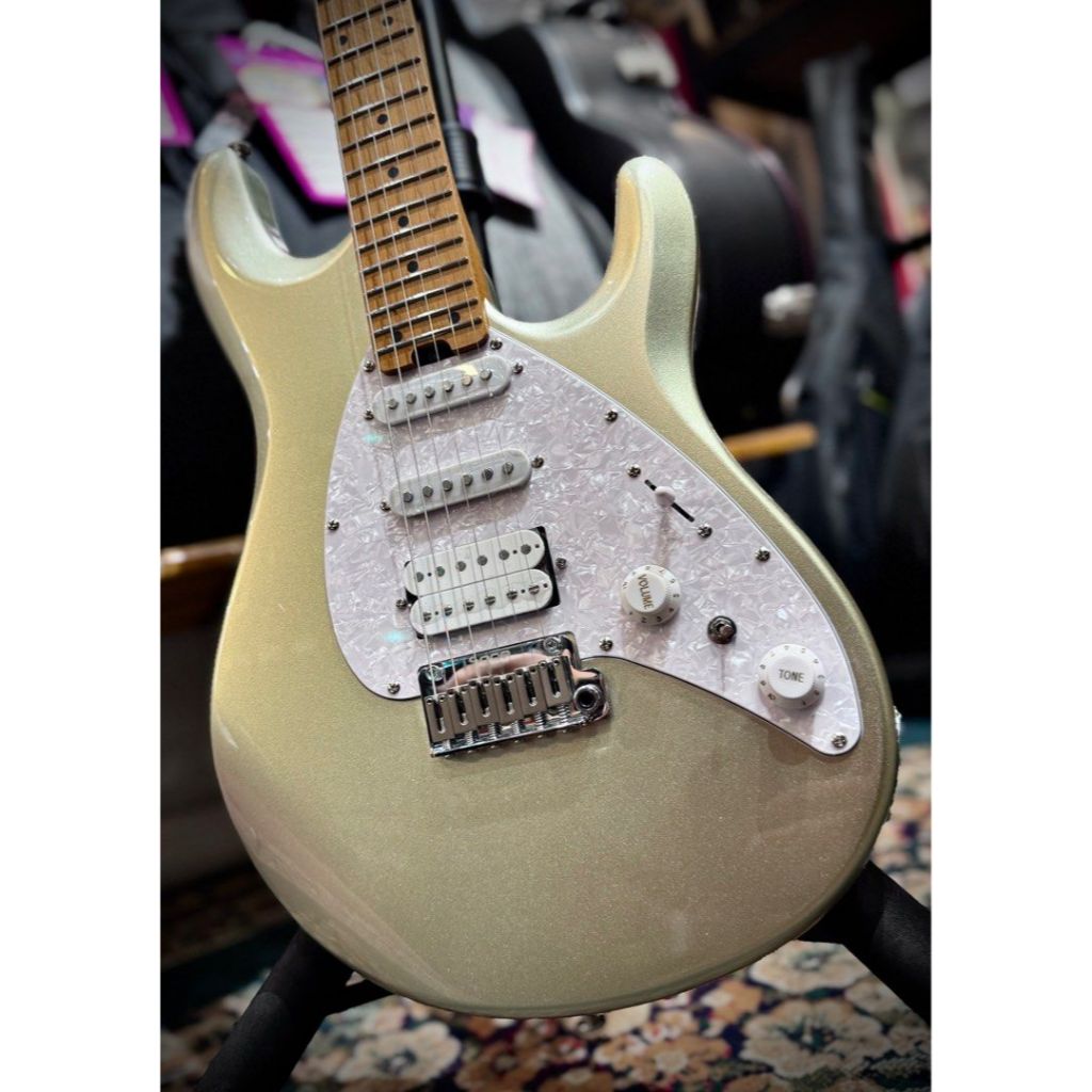 Sqoe SEMS200 CA Gold, Electric Guitar Model Musicman Sterling