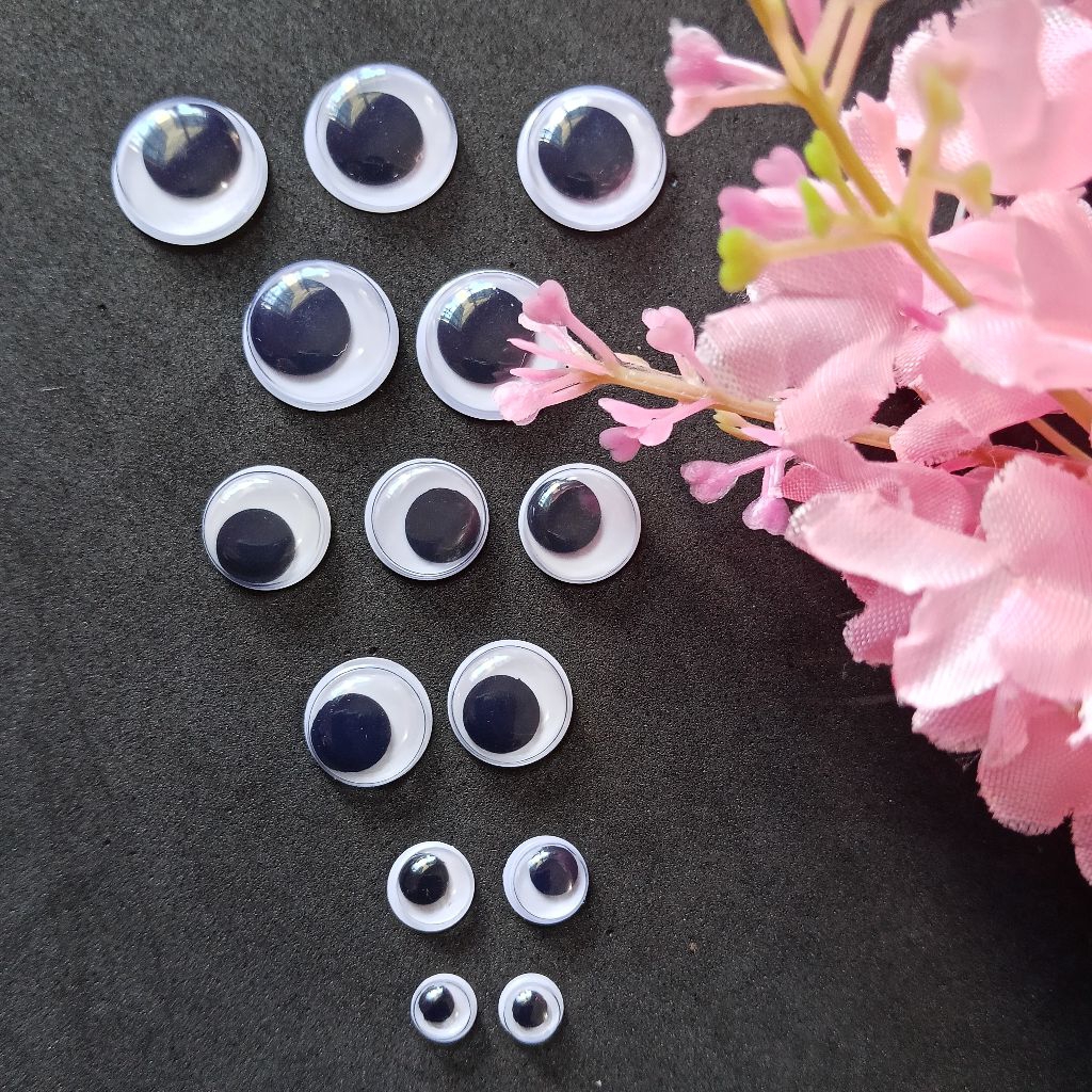 (Batam) Mata kocak, mata boneka Mata Tempel