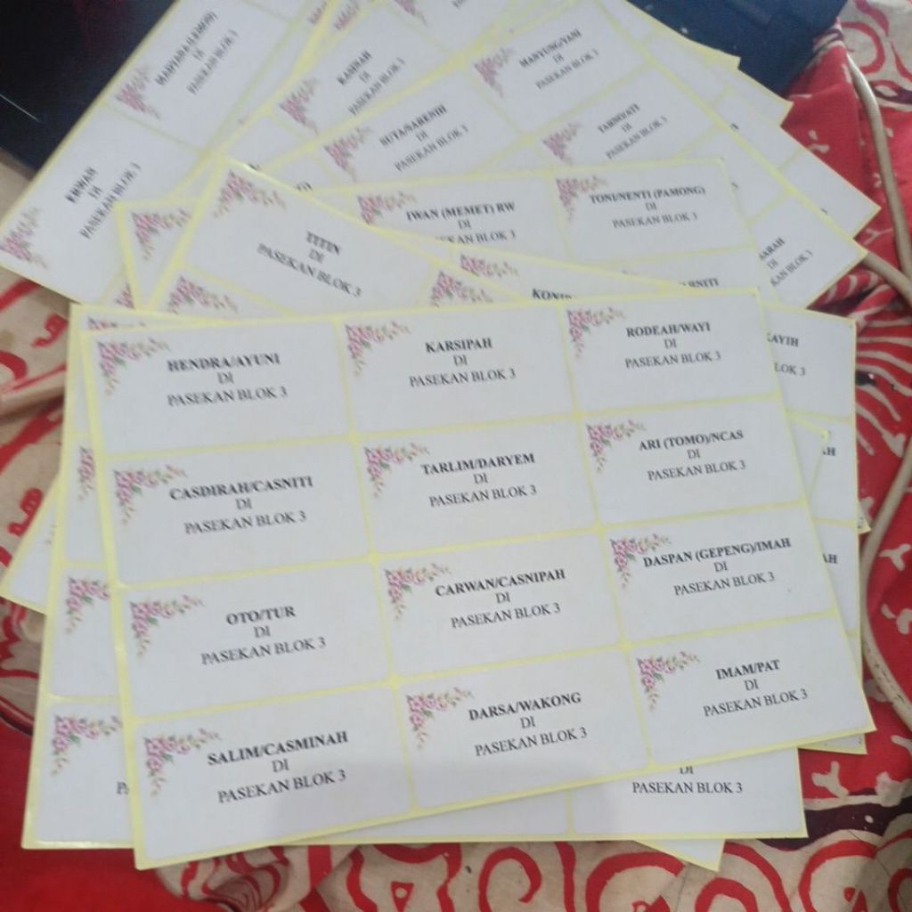 

Label undangan sudah di print Nama + cetak nama undangan dengan motif