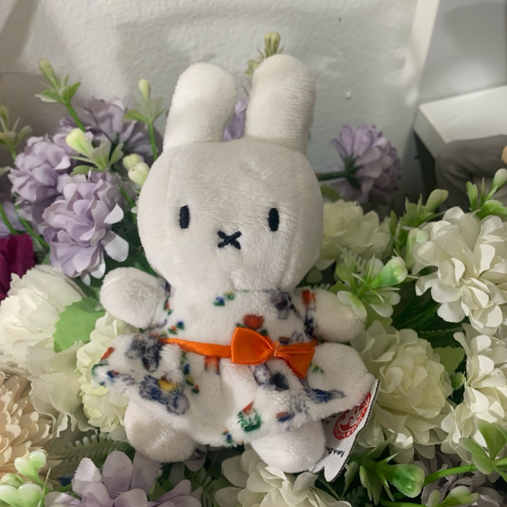 (Preloved) Ganci boneka kecil Miffy Netherland Dress putih