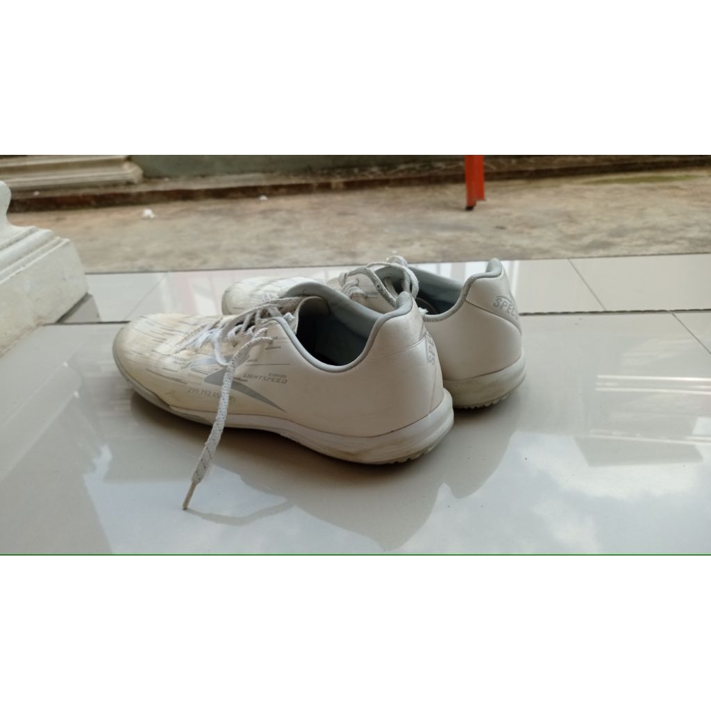 Sepatu Futsal Specs Lightspeed Reborn IN Iluminate Pack - White