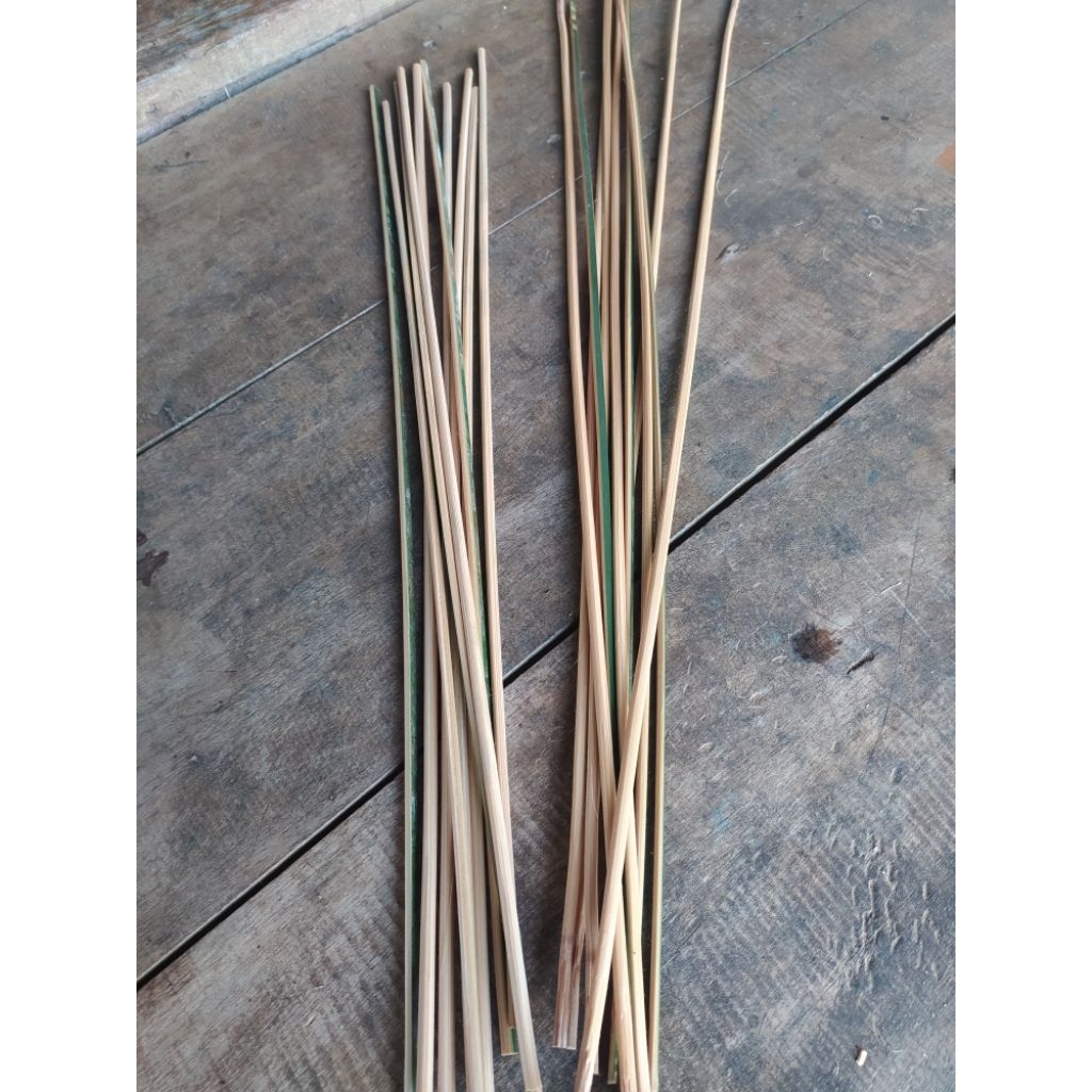 Arku layangan sukoi dengan panjang 50/60 cm sudah diserut halus tinggal rakit bahan pakai bambu petu