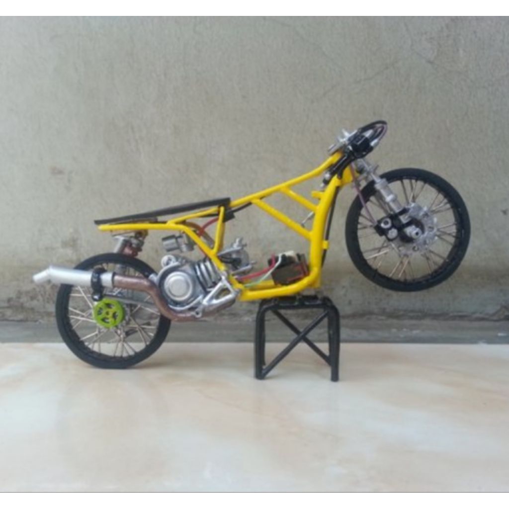 mainan dan koleksi miniatur motor drag Honda PCX 160 Vietnam style