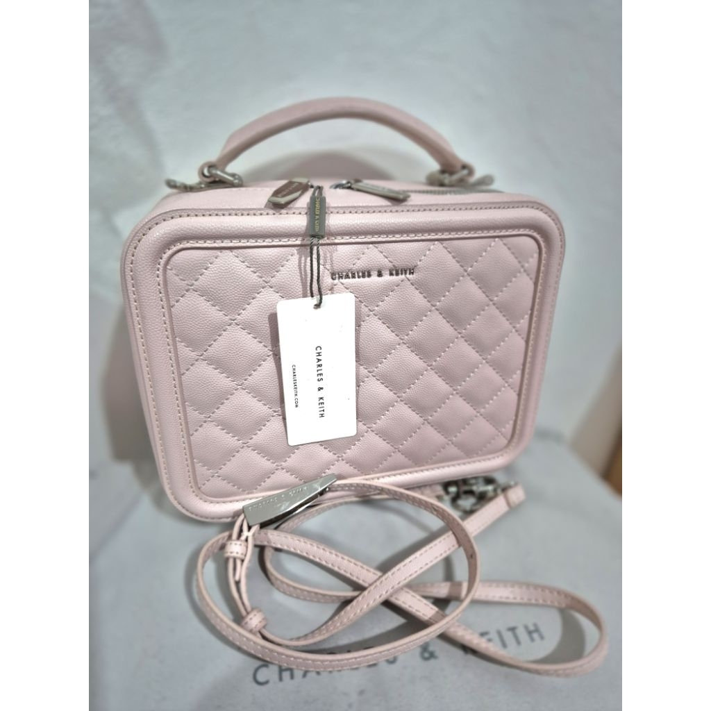 PRELOVED - Tas Charles & Keith Kulit Pink