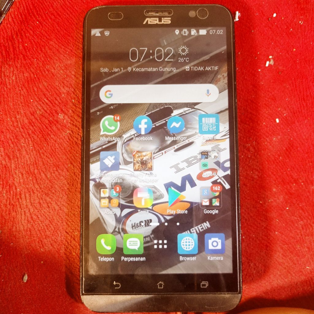 Asus Zenfone 2 Z00AD Ram 4GB internal 32GB Minus