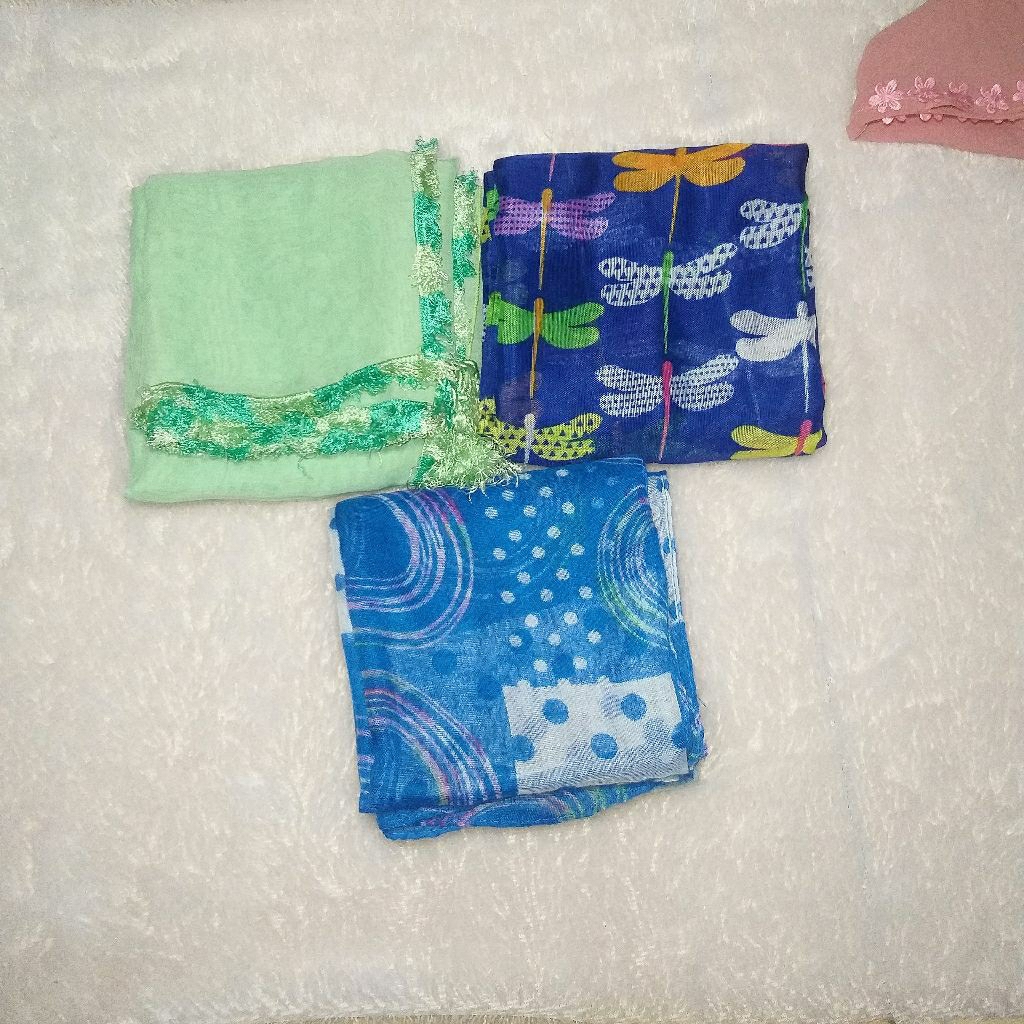 Hijab Motif/ Rawis Preloved Segi Empat Kondisi Bagus