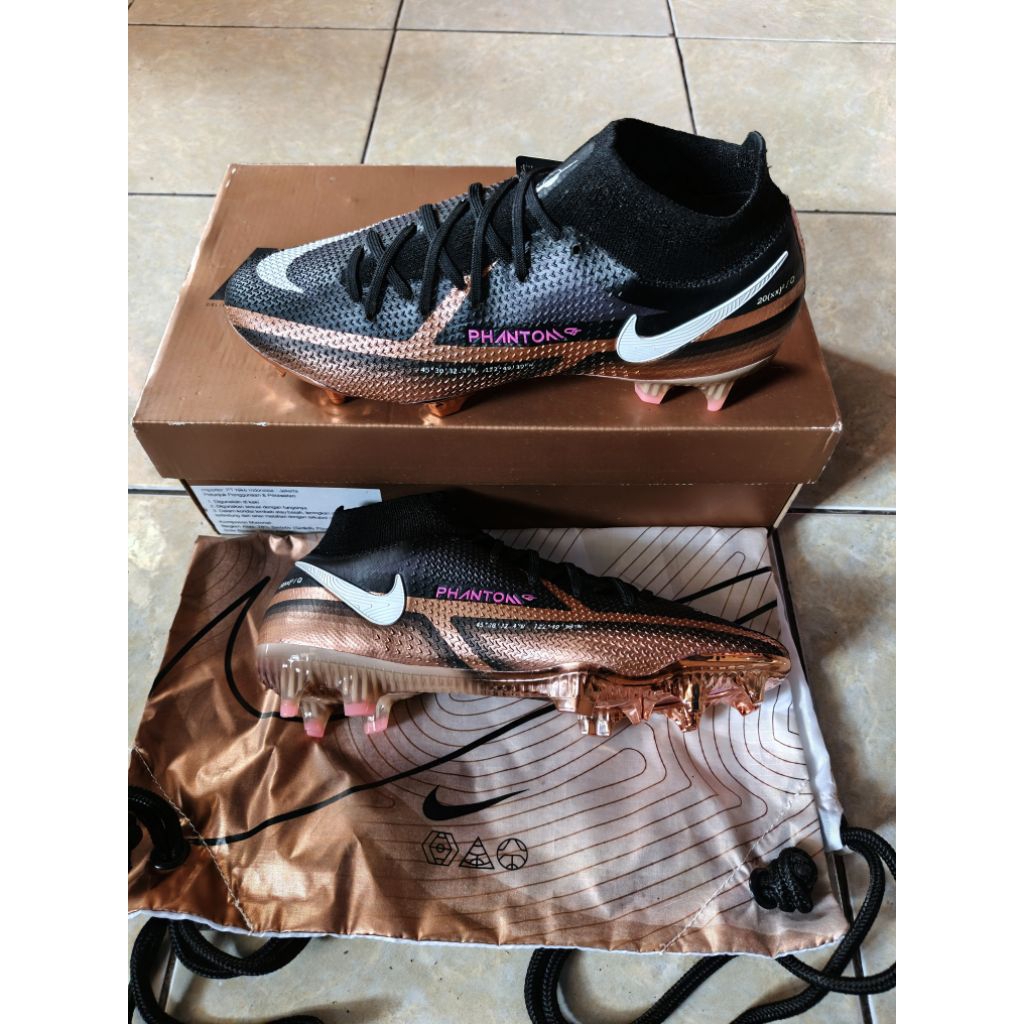 Sepatu Bola Nike Phantom GT2 Elite DF
