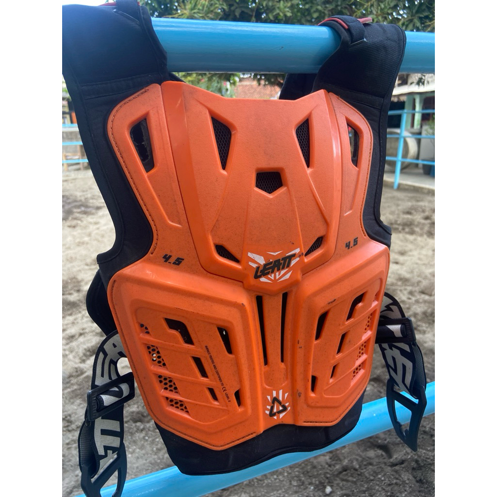 Body protector leatt