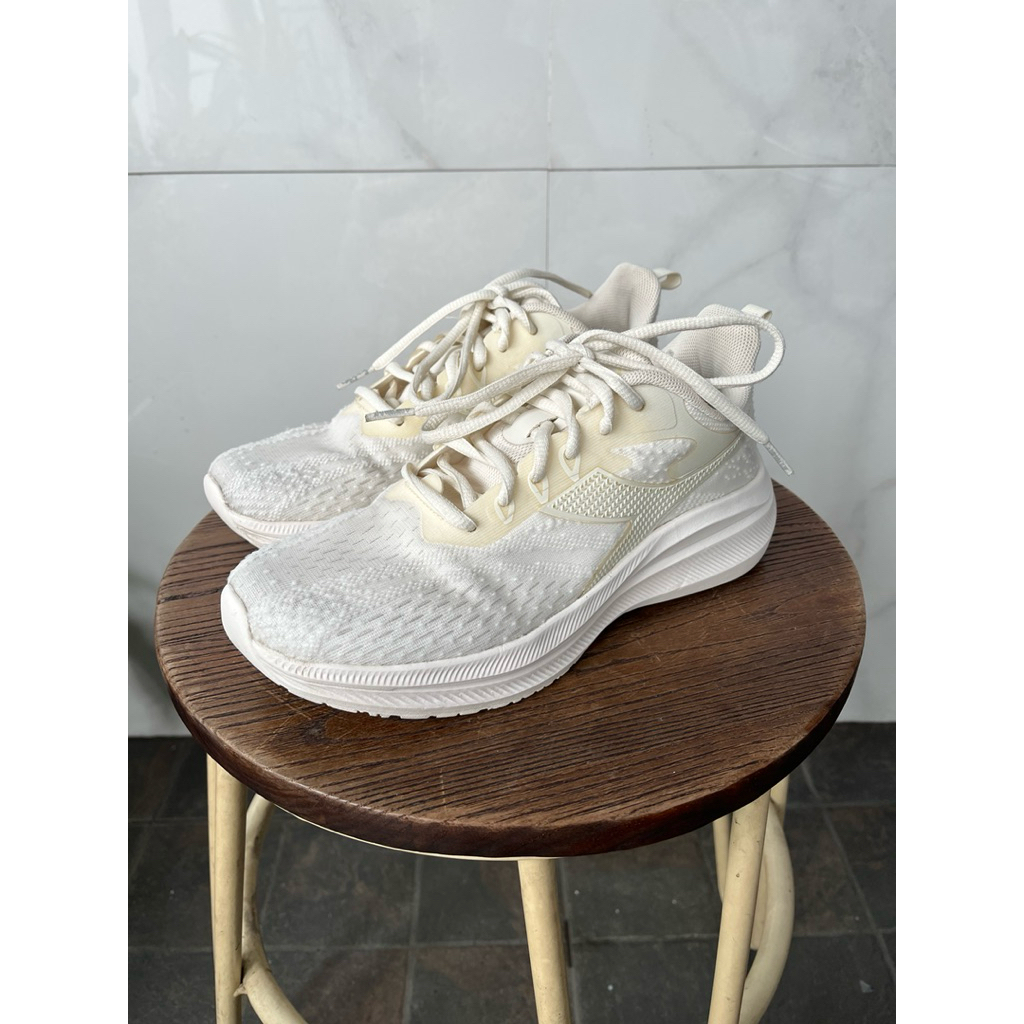 Sepatu Diadora Wanita