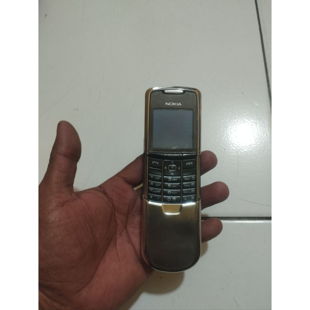 NOKIA CLASSIC MODEL 8800 SIROCO