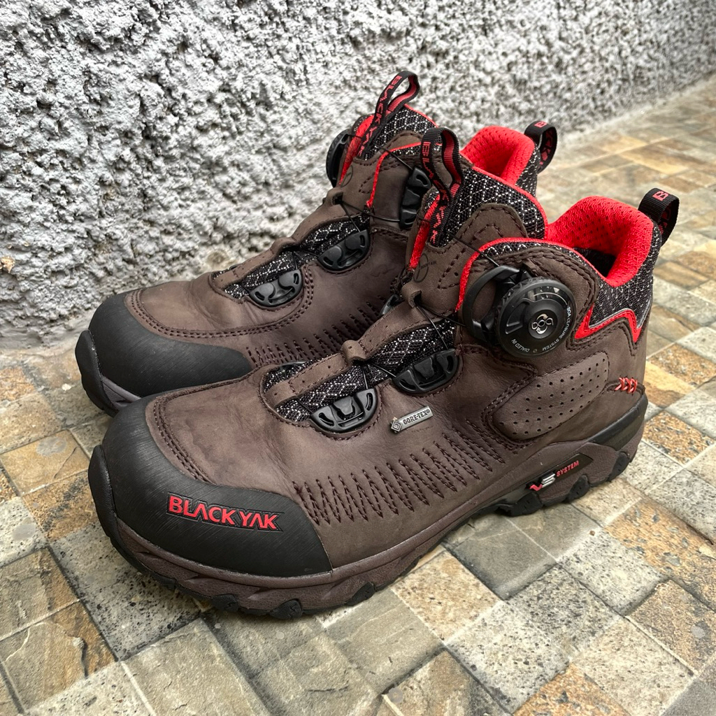 Sepatu Outdoor BLACKYAK Gore-Tex