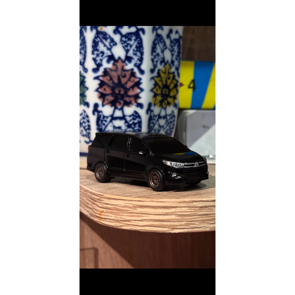 diecast toyota innova