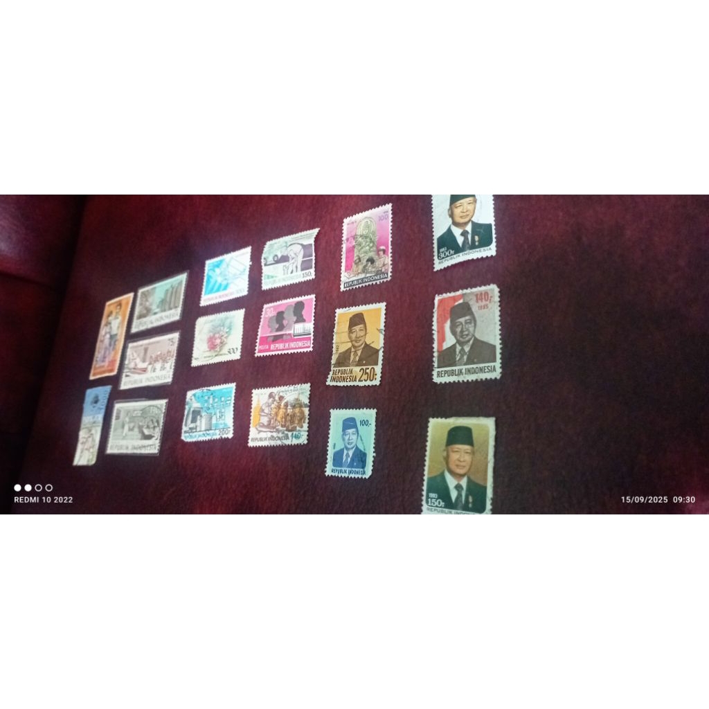 

Jual Borongan ( 17 pc )Koleksi Prangko Indonesia Tahun 90 an Campur Kondisi Cukup Baik