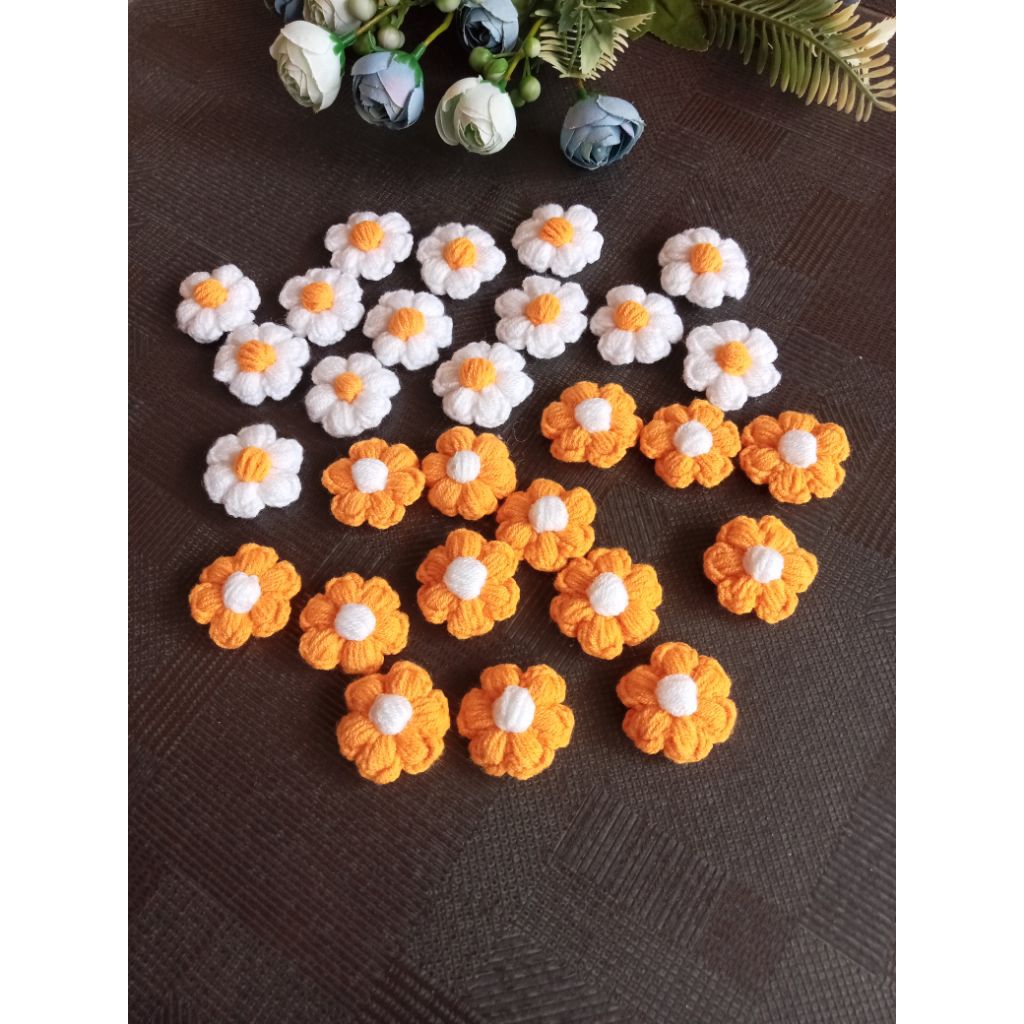 Aplikasi rajut bunga puff