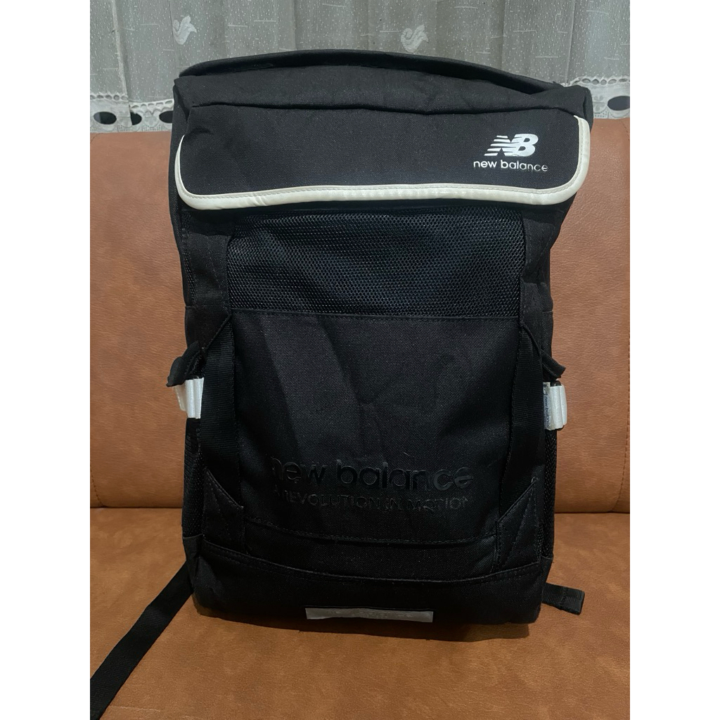 Ransel new balance warna hitam