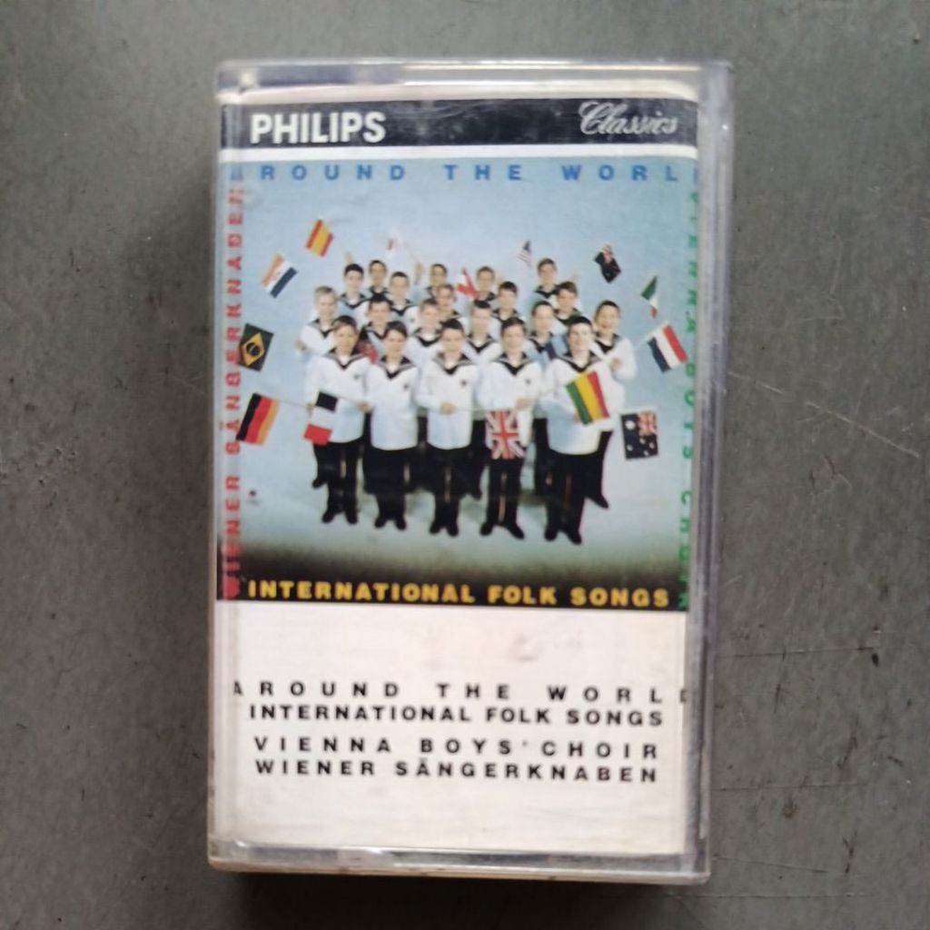 kaset lagu Vienna Boys' Choir Around The World International Folk Songs
