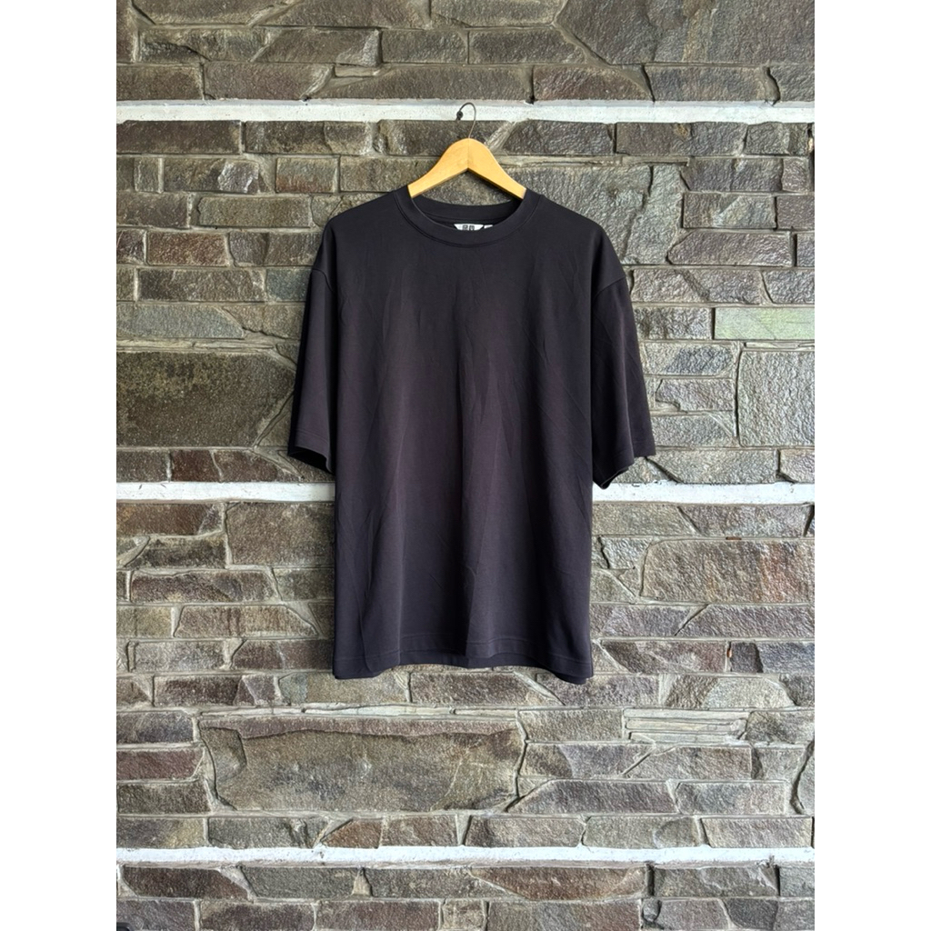 Uniqlo • Airism Oversized Fit Blank Basic Streetwear Tee / Kaos / Tshirt Size XL Preloved Used Secon
