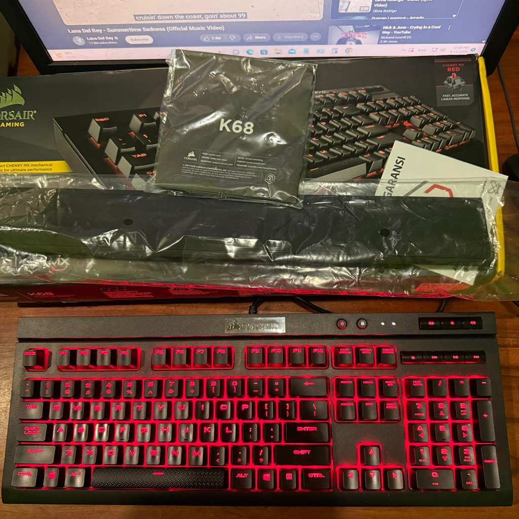 CORSAIR K68 Mechanical Keyboard