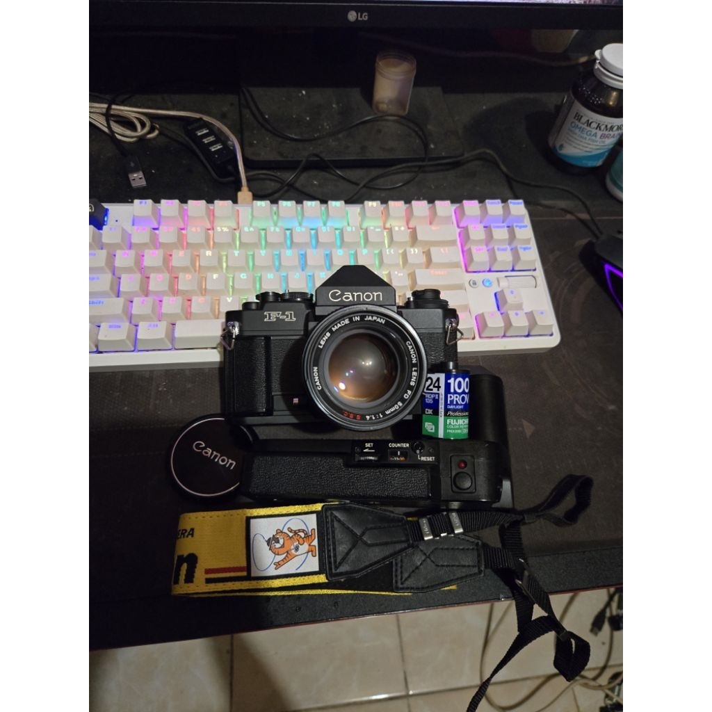 Kamera Analog Canon Ne F-1 with Lens Canon FD SSC 50mm