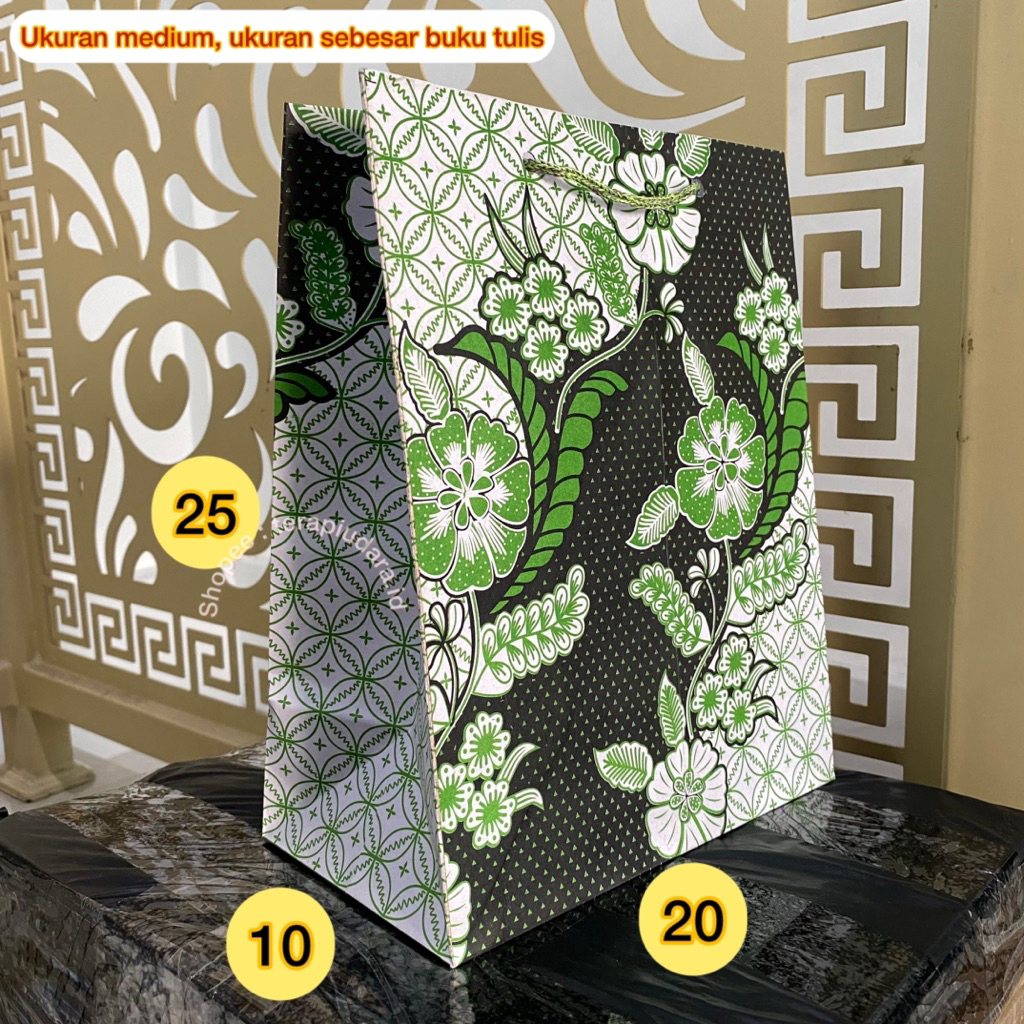 

Paperbag isi 1 lusin (12 tas) ukuran 25x20 motif hijau batik