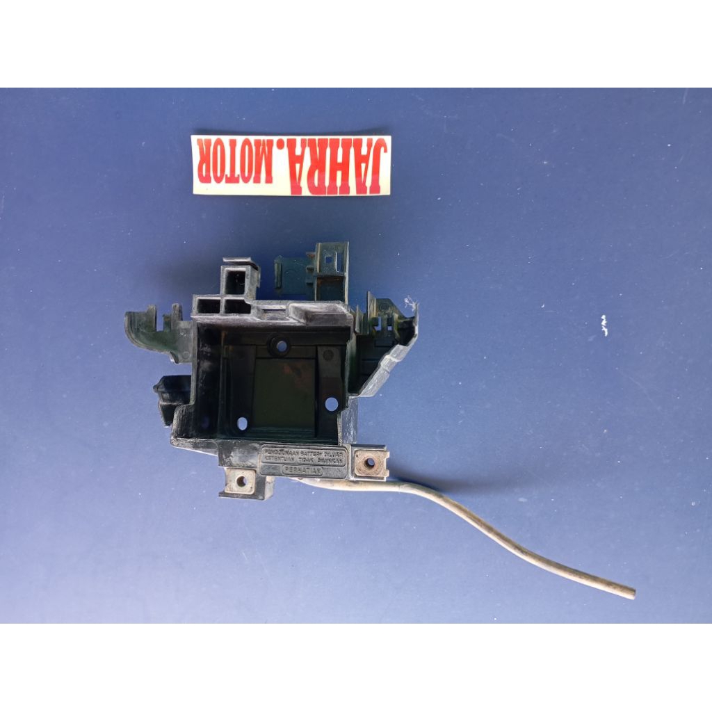 COVER WADAH BOX ACCU HONDA VERZA 150 K18 ORI